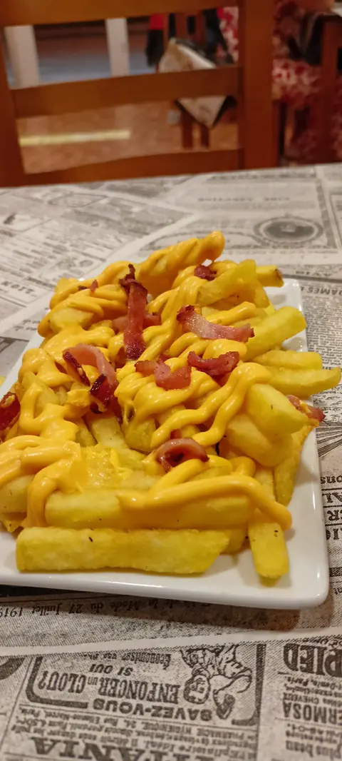 Patatas con cheddar y bacon de Caporale Librilla